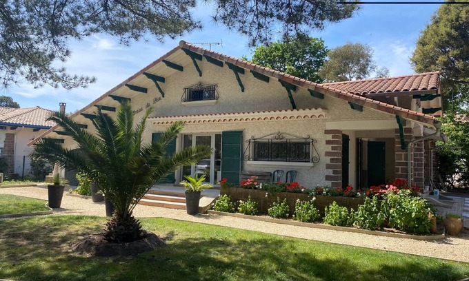 Soorts-Hossegor Villa | Relaxing Villa with Pool, Steps from the Beach