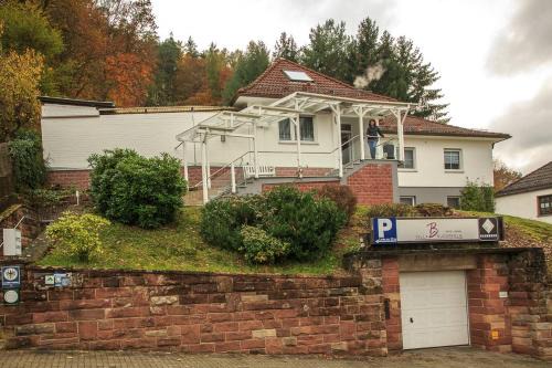 Rodalben Hotel | Guest Rated Villa Bruderfels, Garni - Comfort Awaits