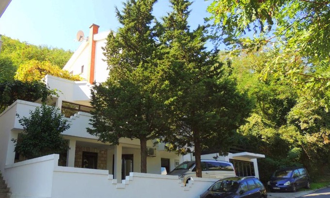 Bijeli do House | Oceanfront Villa Budvanka Guesthouse - Rated 9.4/10!