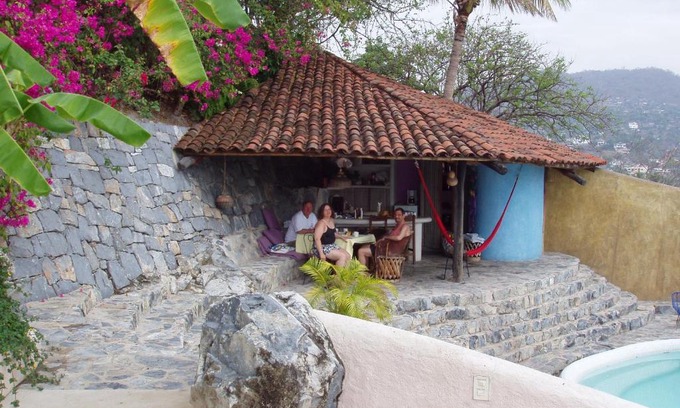Almacen House | Pet-Friendly Villa Bugambilias with Ocean View and Pool