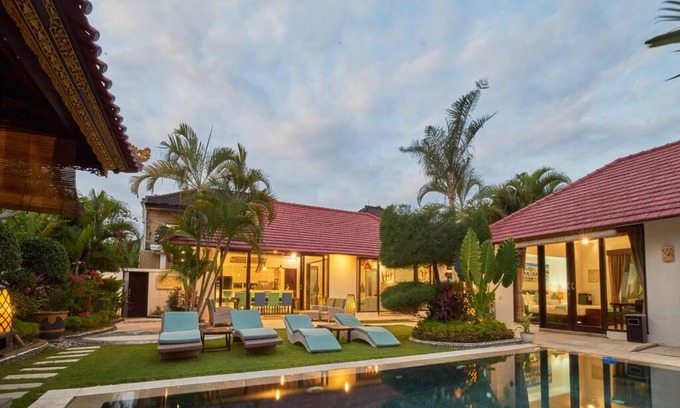 Batubelig Villa | Experience Villa Bulan Batubelig: 4-Star Family Retreat