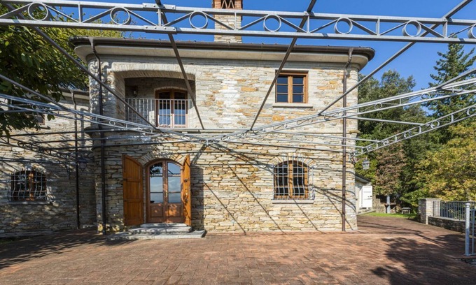 Montignoso Villa | Villa Cà Di Negrè: Elegant Villa with Garden & Sea Views