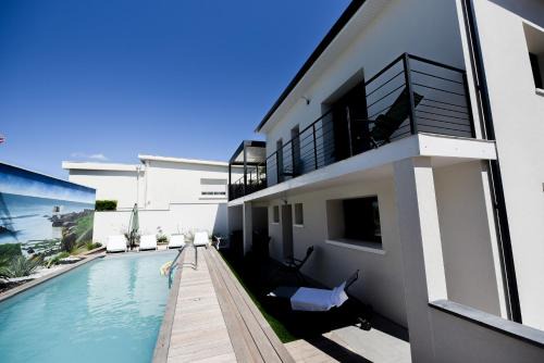 Vaux-sur-Mer Villa | Experience Villa Côte Mer 17: Rated 10/10 with Pool Access