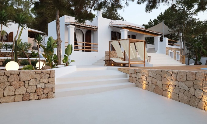 Sant Josep de sa Talaia Villa | Villa Can Rafel. Ibicencan Design. Fully Renovated. AC
