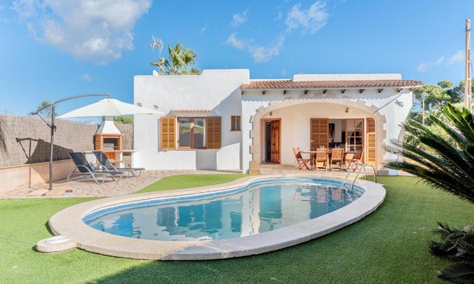 Cala Llombards Villa | Relax at Villa Ca'n Pizà with Pool & Family-Friendly Vibes