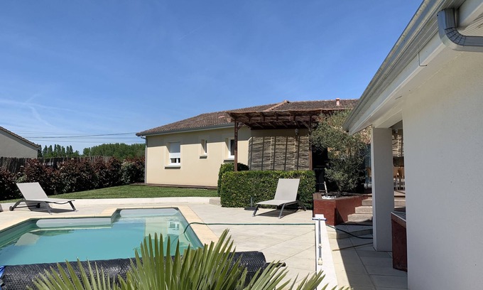 Saint-Andre-de-Cubzac House | Villa Cabarieu: Perfect Ocean View with Pool & Pet Friendly
