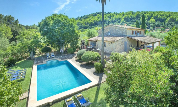 Pollensa Villa | Villa Cal Xino: Perfect Getaway Near Old Town with Pool