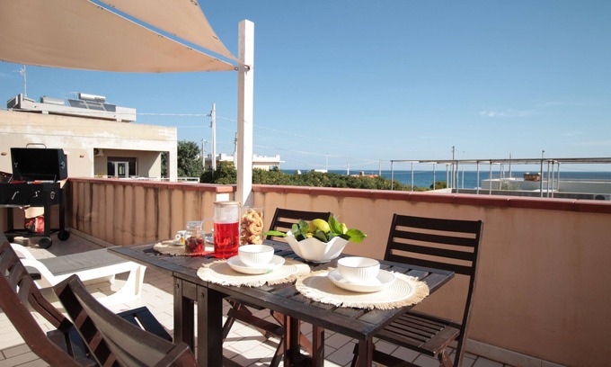 Calabernardo House | Cozy CALABERNARDO APARTMENT Steps from Ocean Cliff