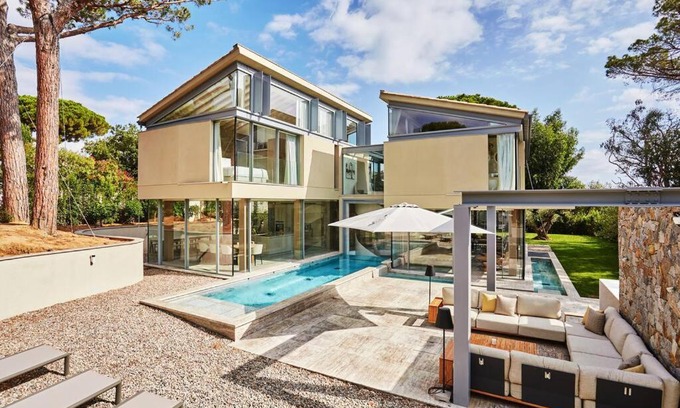 Cote d'Azur- French Riviera Villa | Beachfront Villa Calanque: Experience Saint-Tropez Bliss