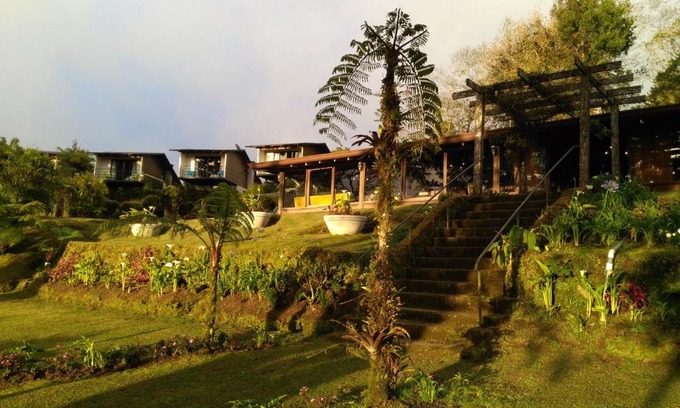 Sabanilla Cabin | Villa Calas: Family-Friendly Getaway with Kitchen & Breakfast