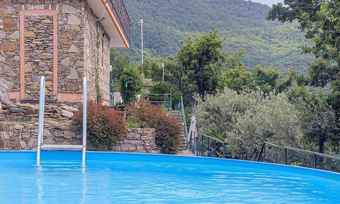Recco Villa | Villa Calida: Inviting Seaside Retreat with Pool & Free Wi-Fi