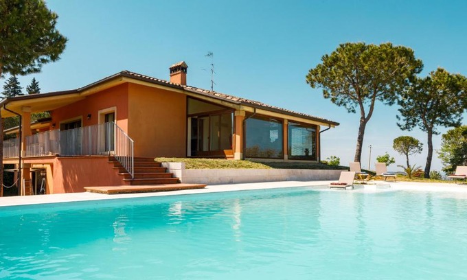 Saludecio Villa | Relax at Villa California 6 with Oceanfront Pool Access