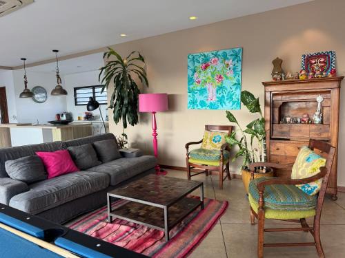 Dumbea Villa | Relax at Villa Californienne near Nouméa with Pool & Hot Tub