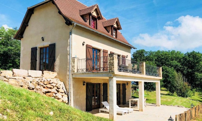 Cajarc House | Villa Calloras: Pet-Friendly Retreat with Ocean Views