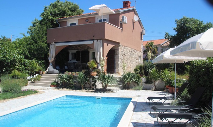 Gabonjin House | Villa Calma: Recharge with Oceanfront Views & Comfort