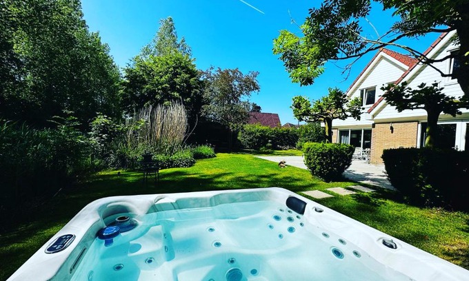 Zeewolde Villa | Villa Calma: Elegant Oceanfront Retreat with Private Jacuzzi