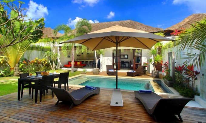 Batubelig Villa | Villa Calypso: Oceanfront Escape Steps from Batubelig Beach