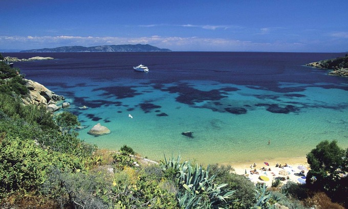 Giglio Porto Villa | Idyllic Villa Calypso: Oceanfront Getaway in Tuscany