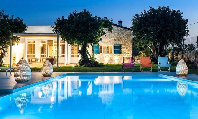 Casa Papa Villa | Villa Camilleri: Relax by Your Private Pool & Enjoy Breakfast