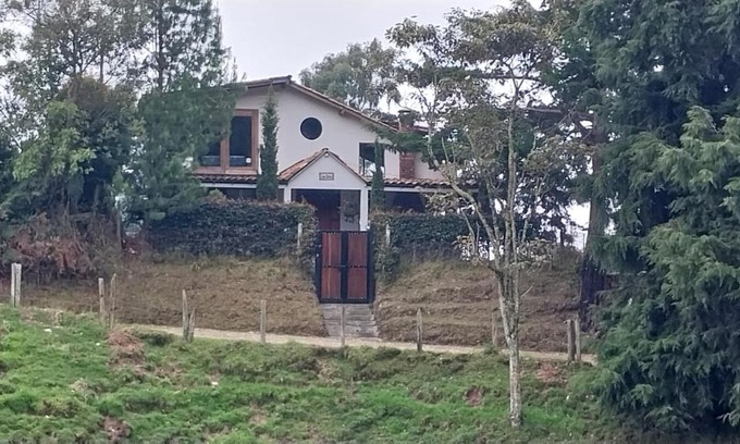 San Pedro Villa | Relaxing Villa Campestre: Family-Friendly Retreat Awaits