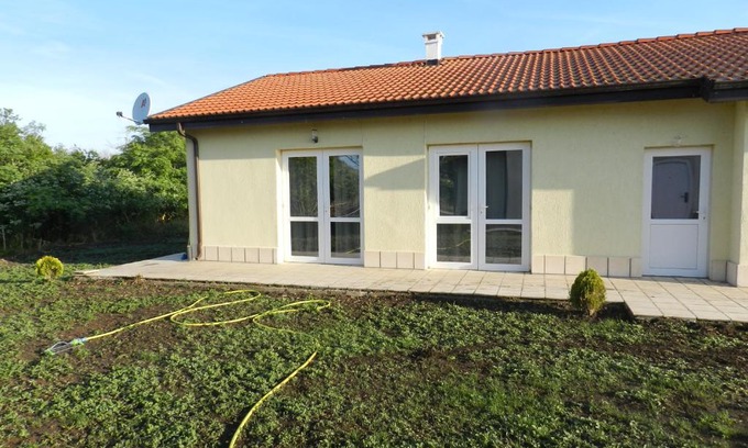 Ezerets House | Budget-Friendly Villa Campo: Pet & Child Friendly Retreat