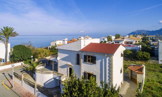 Urbanizacion S'Estanyol Villa | Oceanfront Villa Ca N'Auba: Family-Friendly Retreat