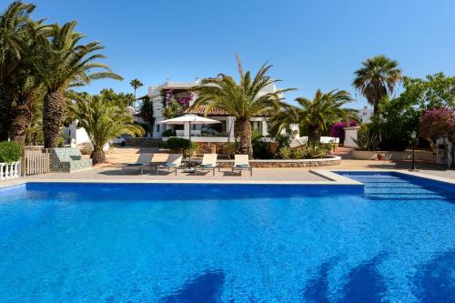 San Antonio Bay Villa | Discover Villa Can Ravi: Family-Friendly with Pool Access