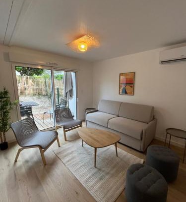 Lacanau-Ocean Villa | Inviting Villa for 8, Steps from the Ocean with Breakfast