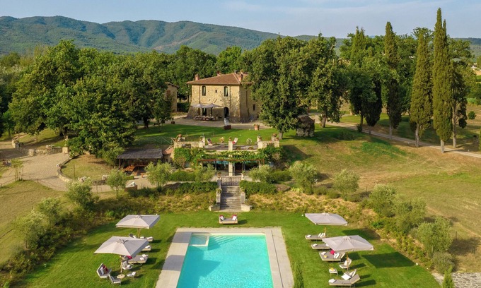 Castiglion Fibocchi Villa | Experience Villa Canto Alla Moraia with Pool & Spa Amenities