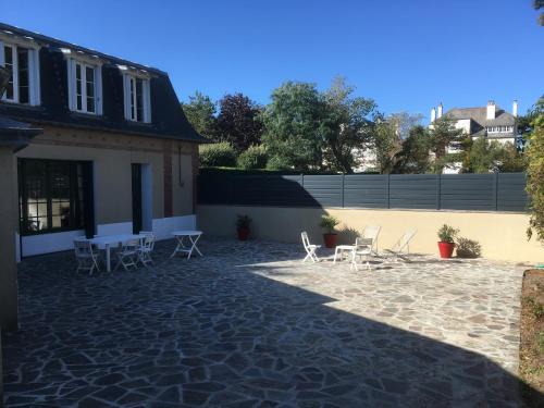 Saint-Pair-sur-Mer House | Villa Canthar: Family-Friendly Oceanfront Retreat