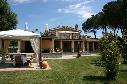 Castiglion Fiorentino Villa | Experience Villa Cappuccini: Oceanfront, Pet-Friendly Retreat