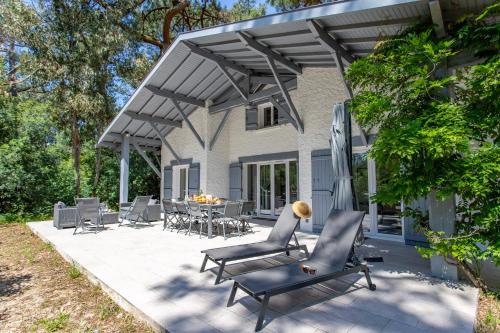 Cap-Ferret Villa | Villa Spacieuse: Direct Beach Access in Village de la Vigne