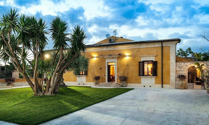 San Corrado di Fuori Villa | Villa Carolina: Idyllic Retreat with Pool in Sicily