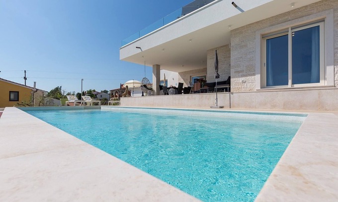 Kastelir Villa | Relaxing Villa Carimelli: Pool, Whirlpool & Breakfast Included