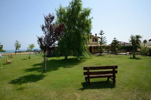 Montenero di Bisaccia Bed & Breakfast | Villa Carla: Oceanfront Bliss with Pool and Hot Tub