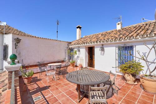 Comares House | Discover Villa Carlitos: Family-Friendly with Pool Access