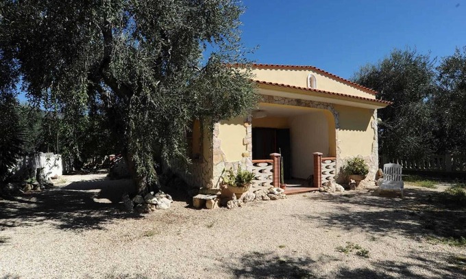 Mattinata Villa | Experience Tranquility in a Fenced Citrus Grove Retreat