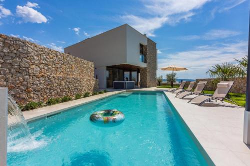 Crikvenica Villa | Discover Villa Carolea: Family-Friendly Retreat with Pool