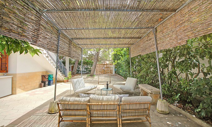 Giorgilorio Villa | Villa Carolina: Relaxing Garden Retreat in Lecce, Italy