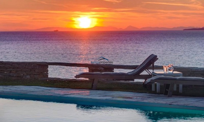 Kea Villa | Villa Casa Bianca: Waterfront Getaway with Ocean Views