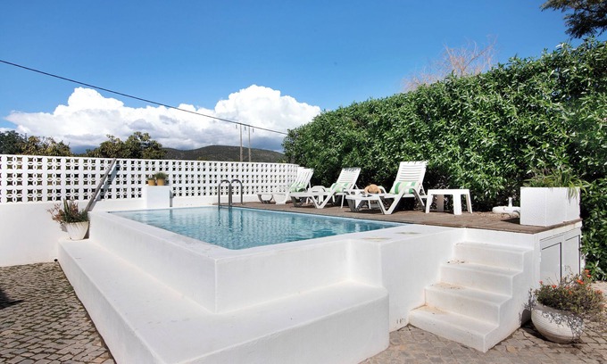 Medronhal House | Villa 'Casa Lavadeira - Vinhas De Nexe' with Mountain View, Wi-Fi and Air Conditioning