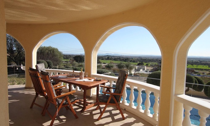 El Mas Isaac Villa | Villa Casa Nou: Oceanfront Retreat with Private Pool Access