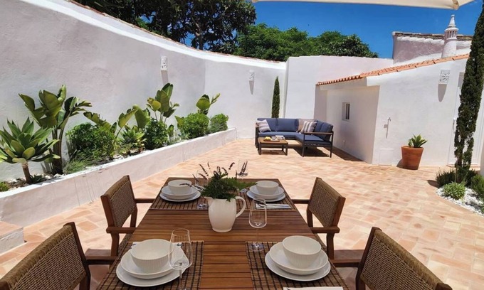 Sao Bras de Alportel Villa | Villa Casa Nobre with Patio and Roof Top in the Historic Area