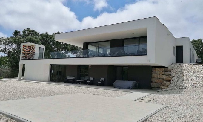 Alcobaca Villa | Relaxing Villa Casa Tranquilespiral with Ocean View & Pool