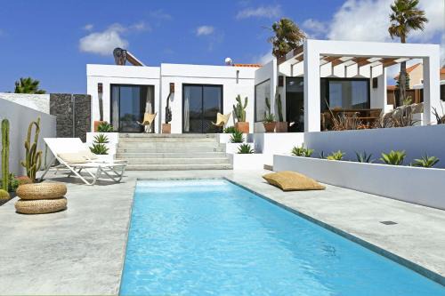 La Pared House | Villa Casajable: Guest Rated 9.3 with Pool & Family-Friendly