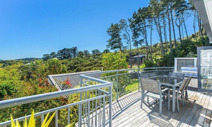 Waiheke Island Apartment | Charming Villa Casita at Palm Beach with Private Pool & Spa