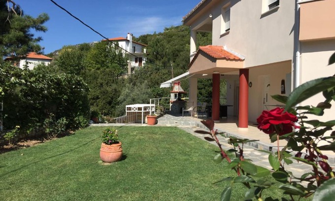 Megalos Prinos Apartment | Villa Castle: 4-Star Getaway with Pool & Family Amenities