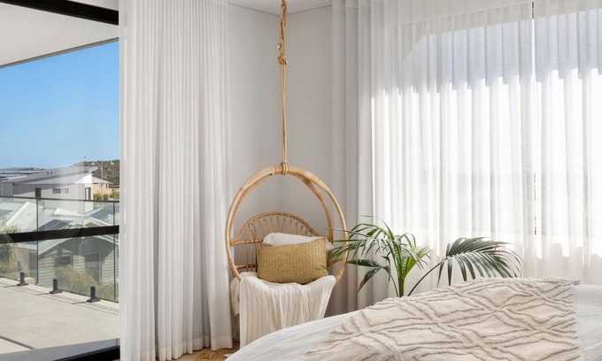 Mindarie House | Villa Catalina: Modern Family Retreat with Ocean Views