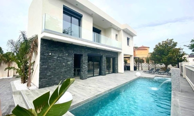 Empuriabrava Villa | Unforgettable Villa Catalunya with Oceanfront Views