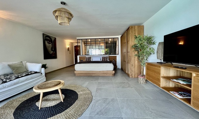 Grand Case Villa | Villa Caye Blanche - Breathtaking Views by the Beach